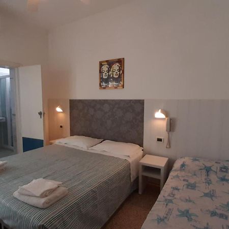 Hotel Luana Ріміні Екстер'єр фото