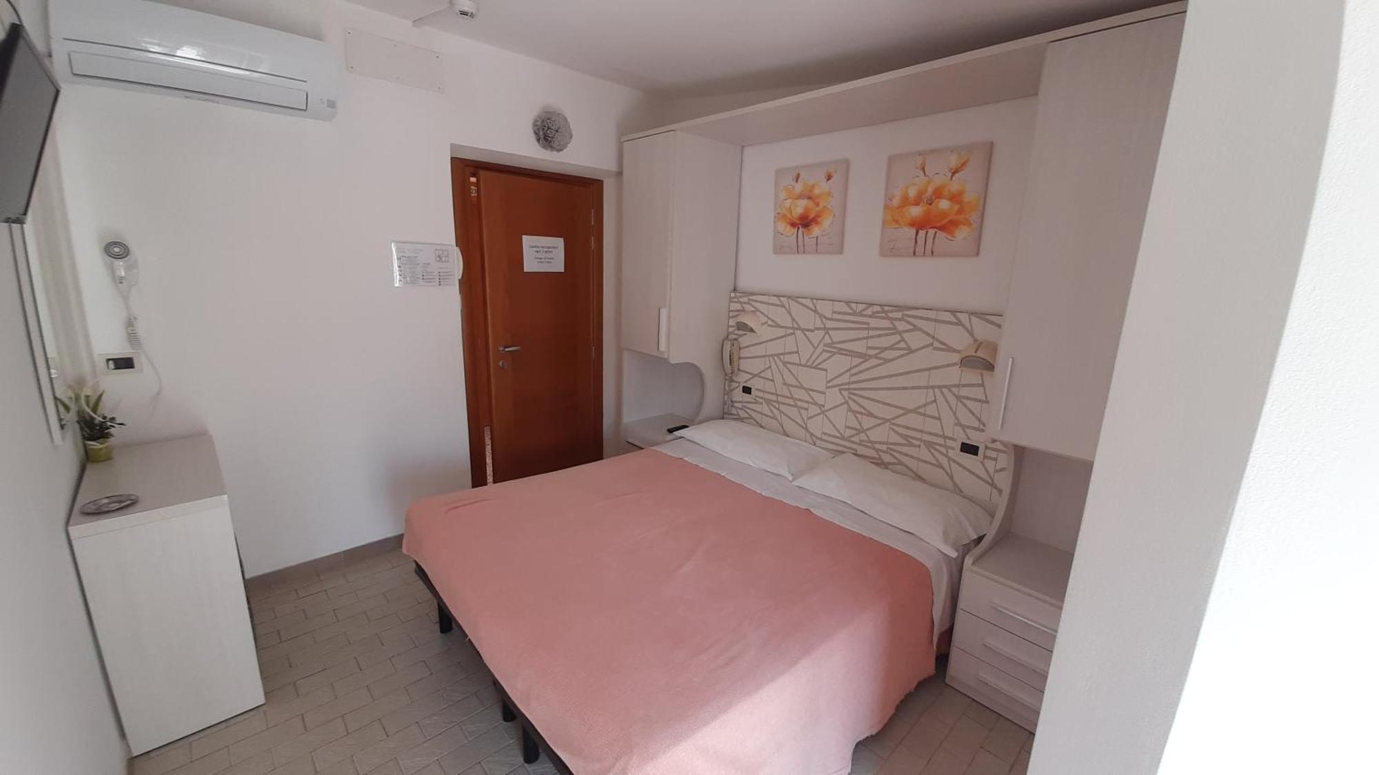 Hotel Luana Ріміні Екстер'єр фото