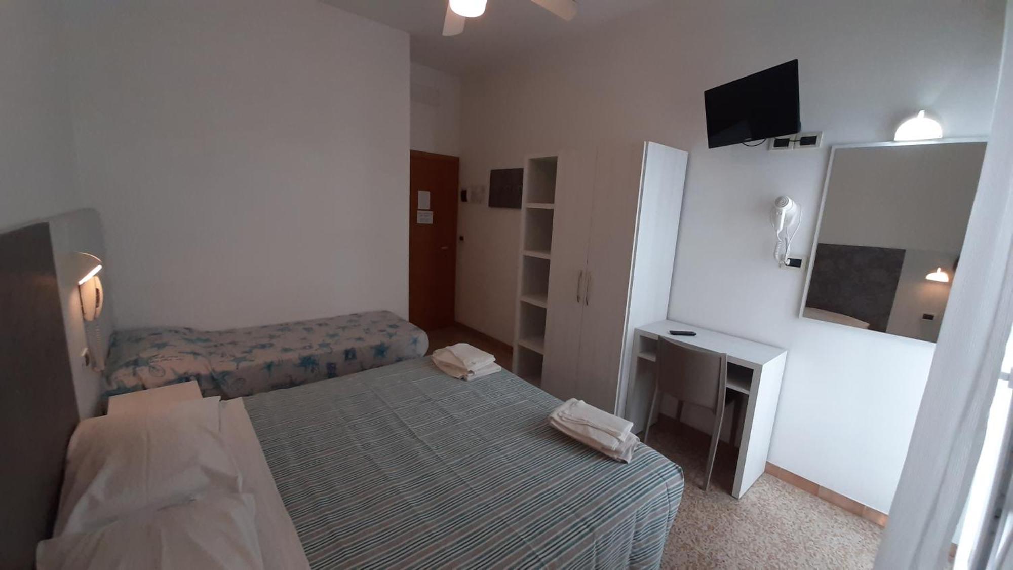 Hotel Luana Ріміні Екстер'єр фото
