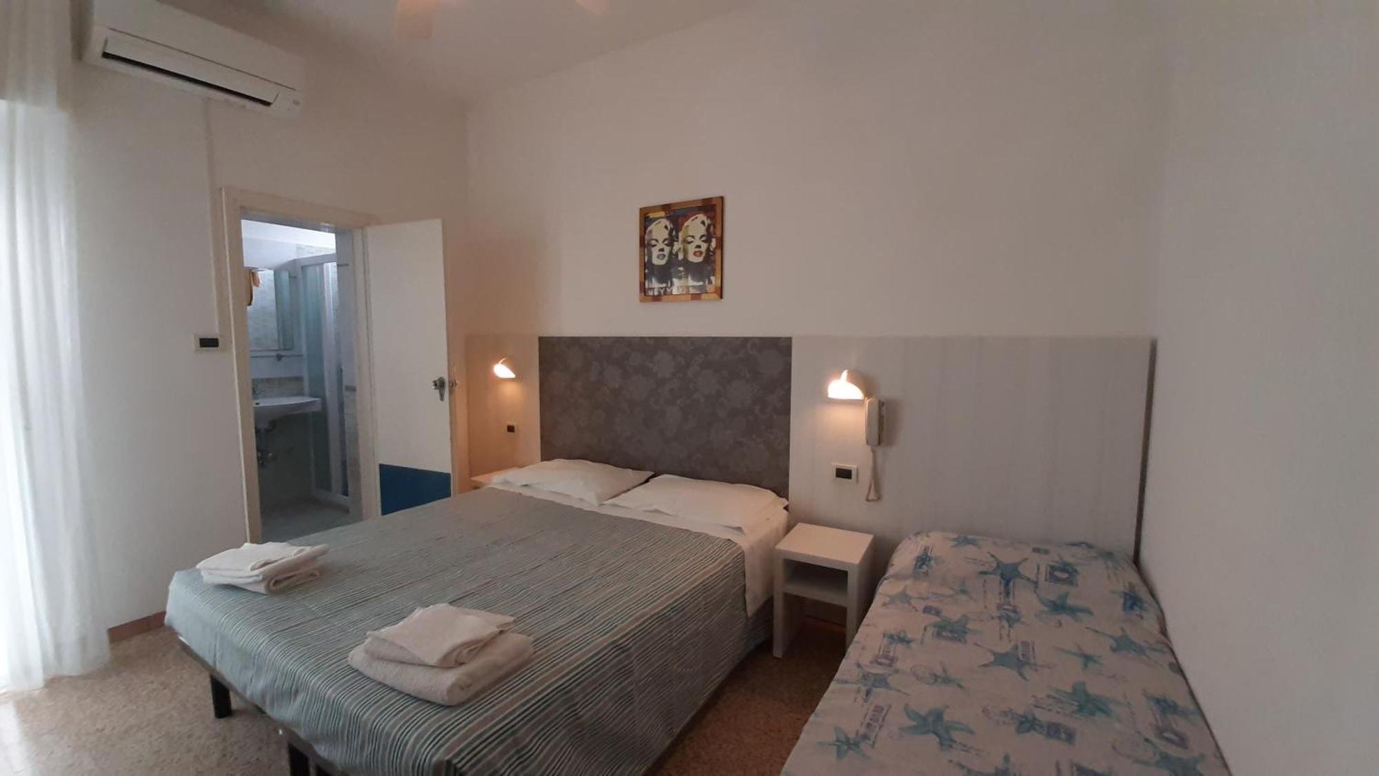 Hotel Luana Ріміні Екстер'єр фото