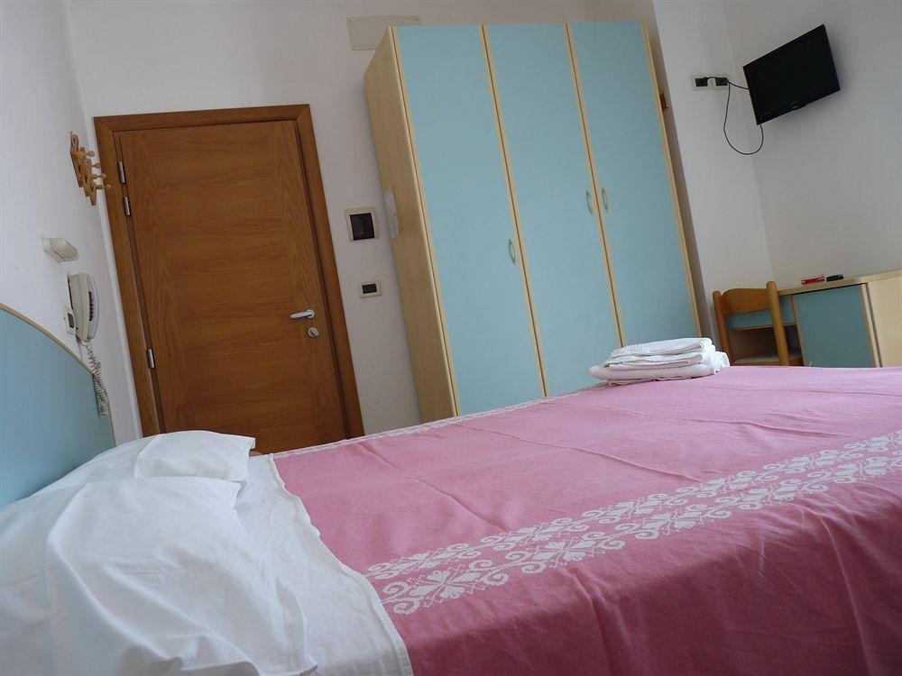 Hotel Luana Ріміні Екстер'єр фото