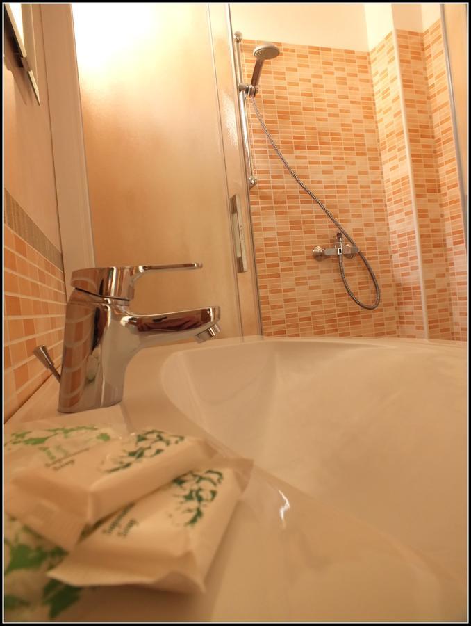 Hotel Luana Ріміні Екстер'єр фото