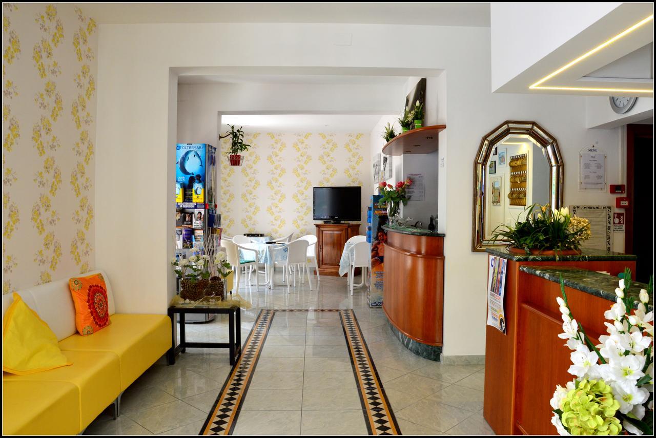 Hotel Luana Ріміні Екстер'єр фото