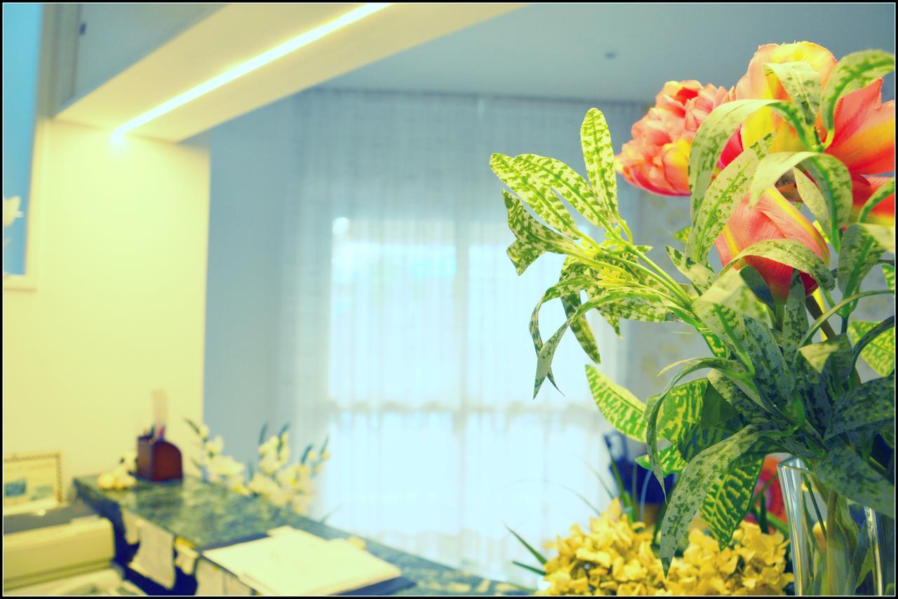 Hotel Luana Ріміні Екстер'єр фото