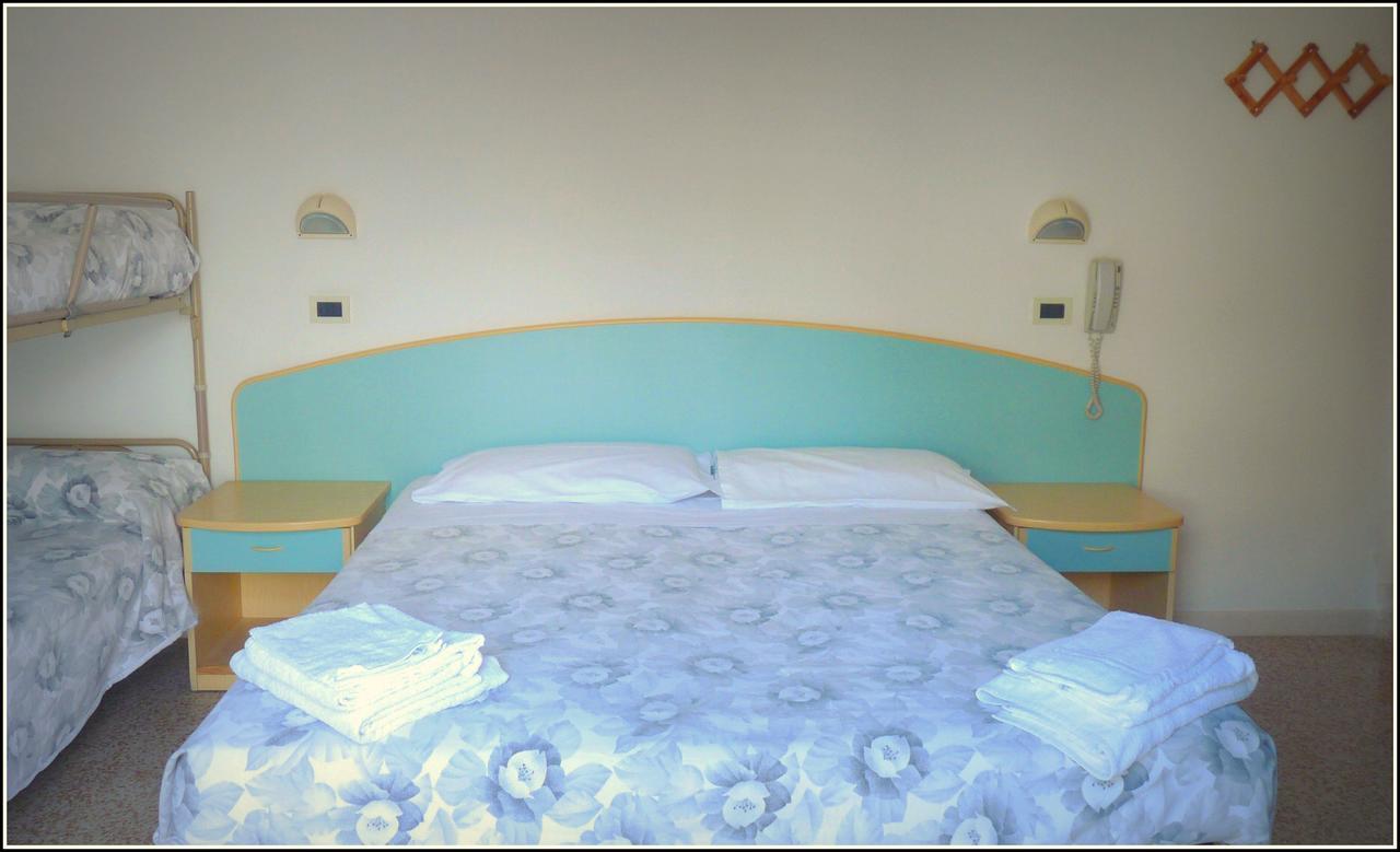 Hotel Luana Ріміні Екстер'єр фото