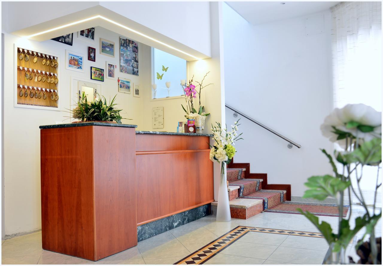 Hotel Luana Ріміні Екстер'єр фото