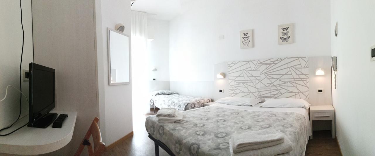 Hotel Luana Ріміні Екстер'єр фото