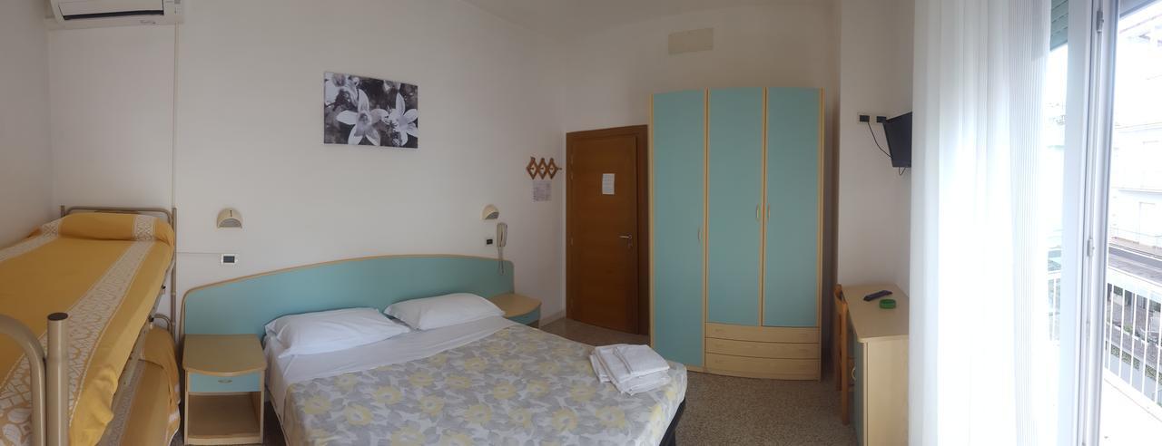 Hotel Luana Ріміні Екстер'єр фото